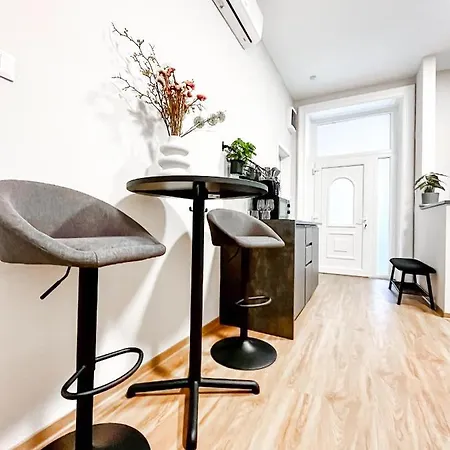 T32 Modern Budapest